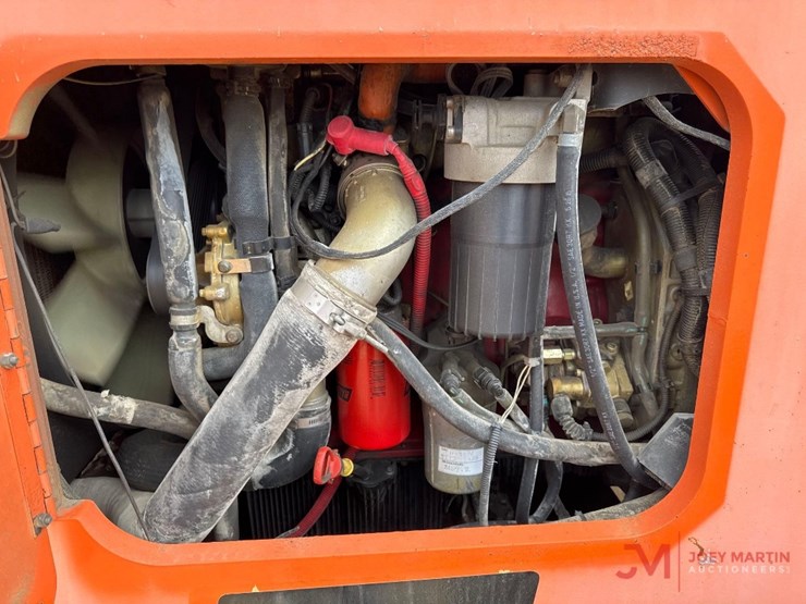 2016-jlg-8042-image-10