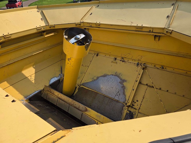 new-holland-tr87-image-37