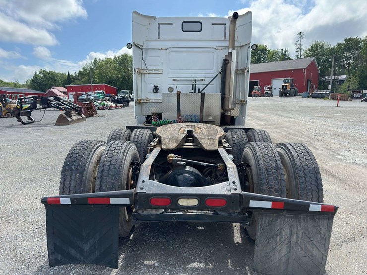 2002-volvo-vnl-t/a-truck-tractor-with-single-bunk-image-5
