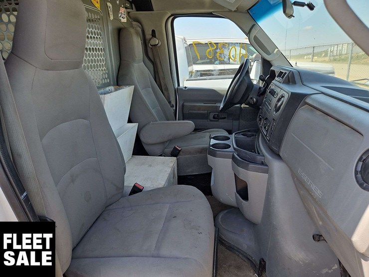 2012-ford-cargo-image-20