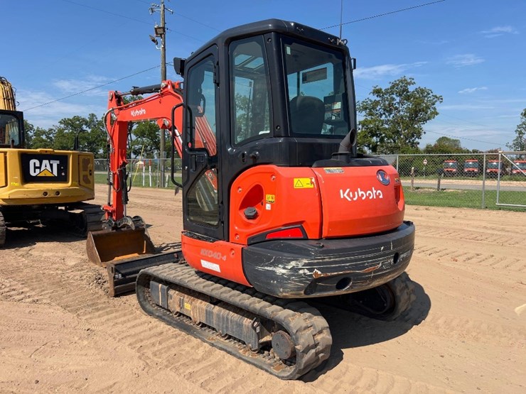 2022-kubota-kx040-4-image-2