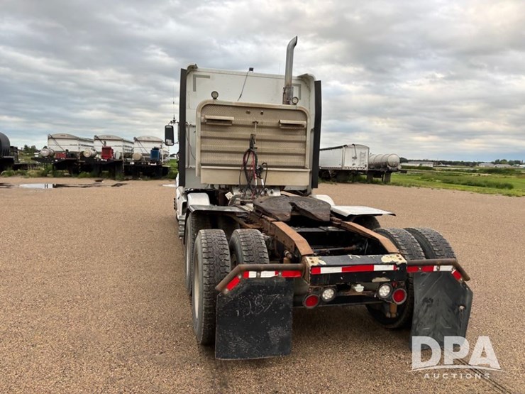 2012-peterbilt-386-image-11