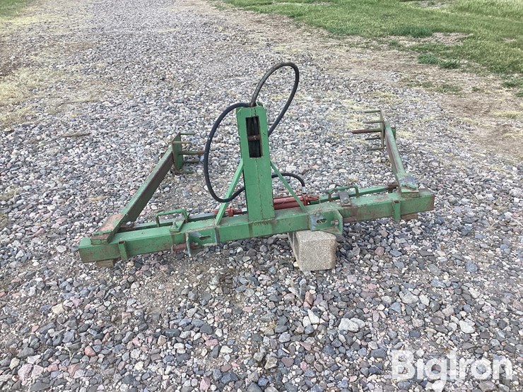 3-pt-round-bale-unroller-image-11
