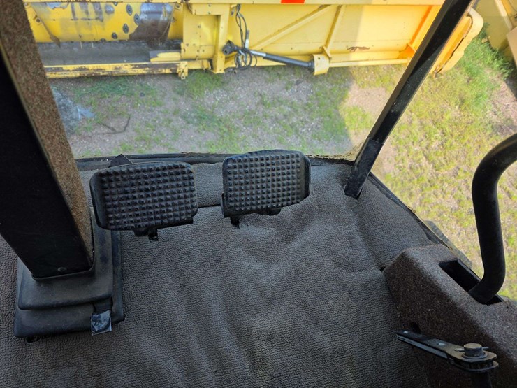 new-holland-tr87-image-53