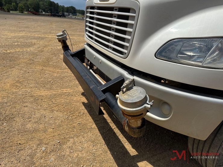 2017-freightlinertandem-water-truck-image-5
