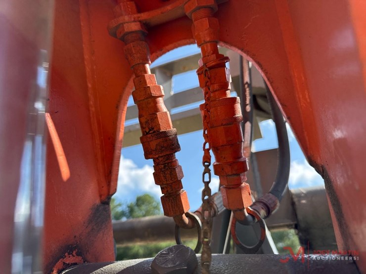 2010-jlg-g10-55a-image-7