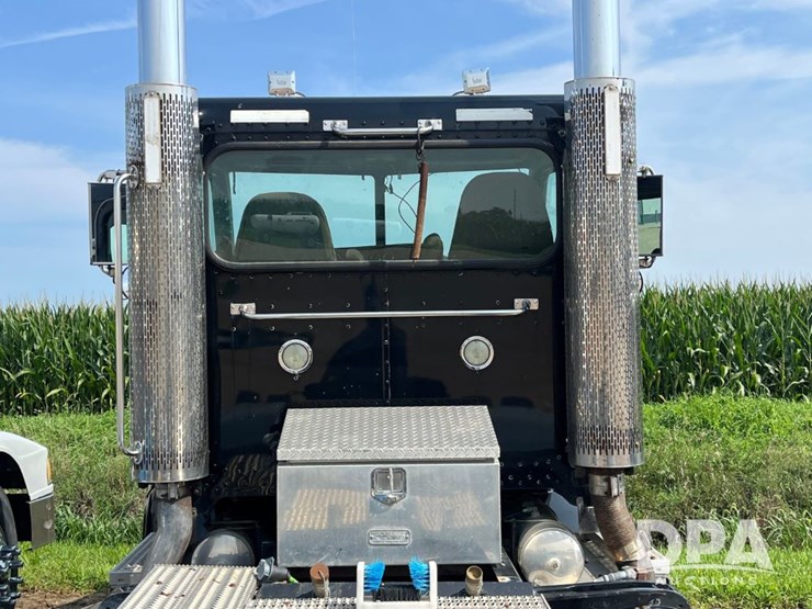 2008-peterbilt-384-image-40