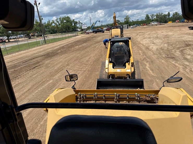 2014-caterpillar-cb54-image-33