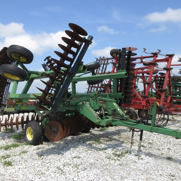 JOHN DEERE 637