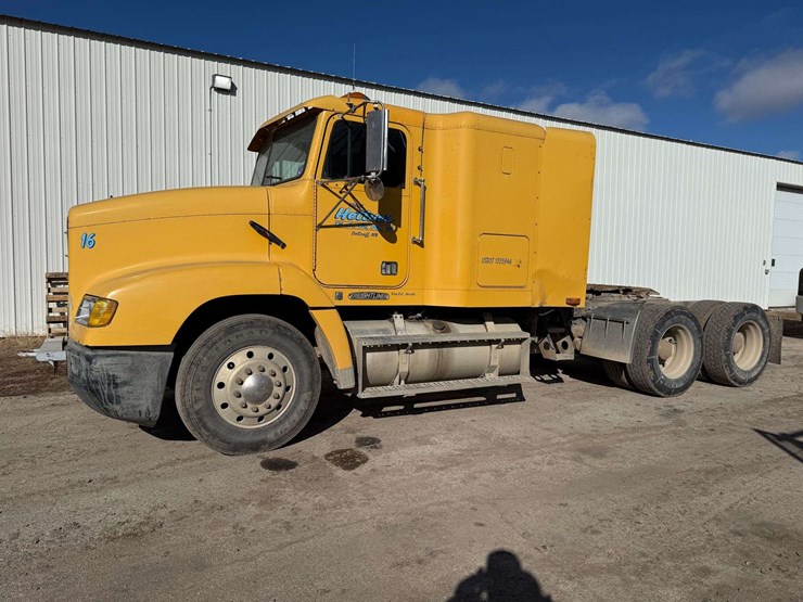 1993-freightliner-fld112-image-1