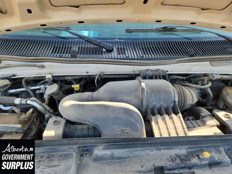 2014-ford-cargo-image-16