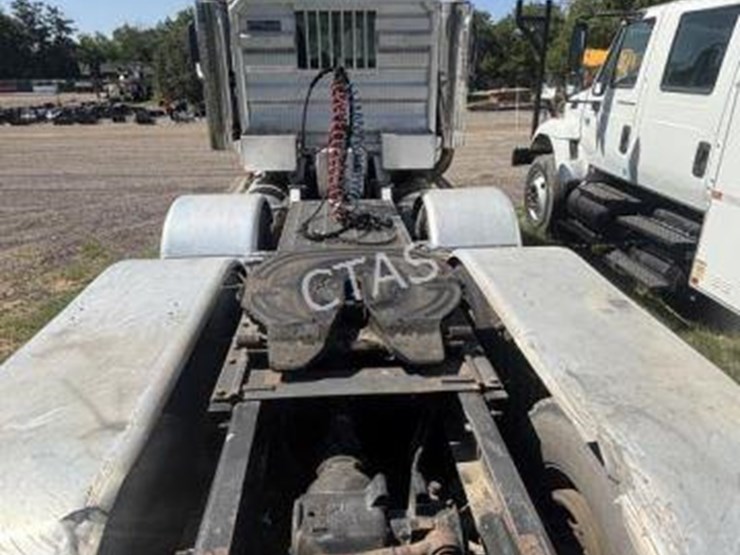 #300-•-2006-mack-cl733-triple-axle-semi-truck-image-5