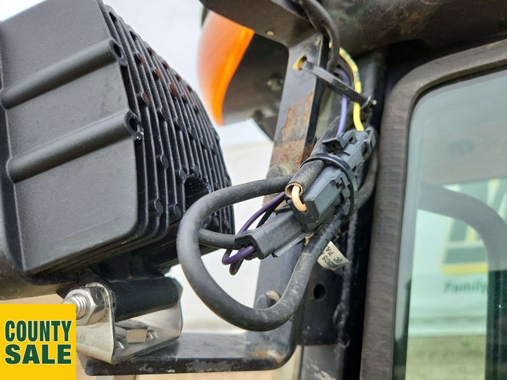 2012-john-deere-1585-image-23