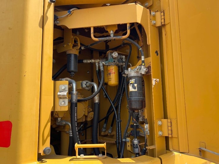 caterpillar-325fl-image-29