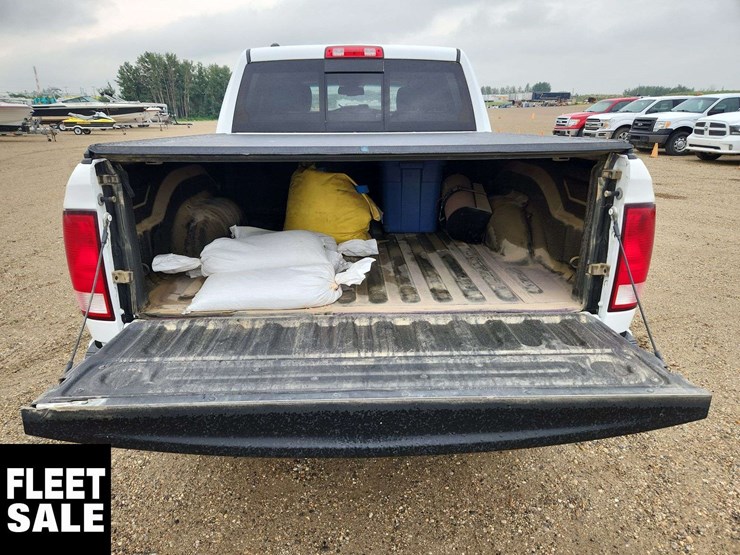 2015-ram-1500-slt-image-16