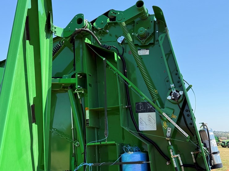john-deere-560m-image-10