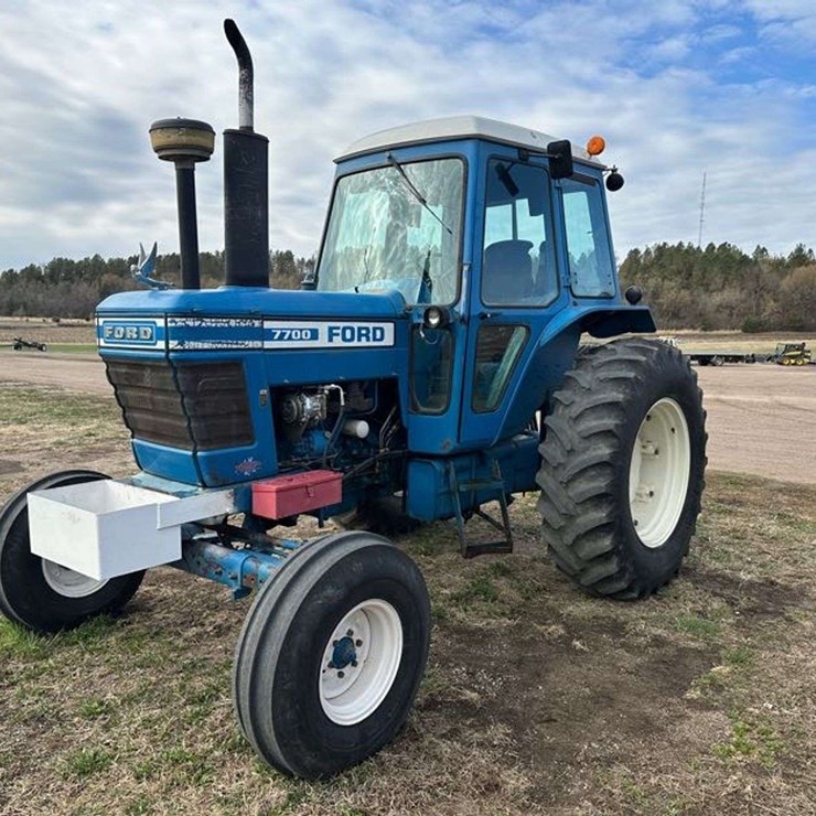 1981 FORD 7700