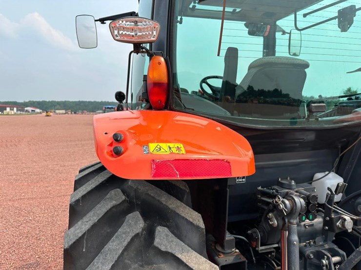 2015-kubota-m110gx-image-23