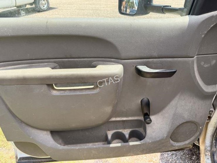 2012-chevrolet-3500-image-9