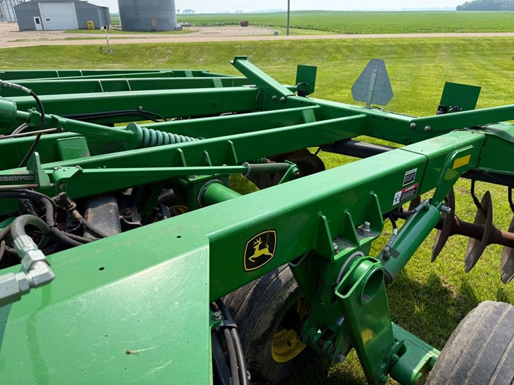 2013-john-deere-2623-image-19