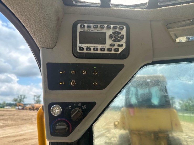 jcb-3ts-8t-image-22