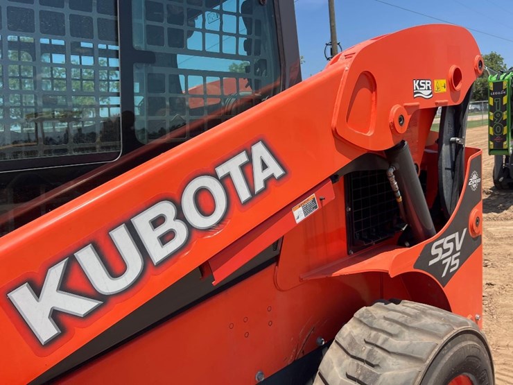 2020-kubota-ssv75-image-16