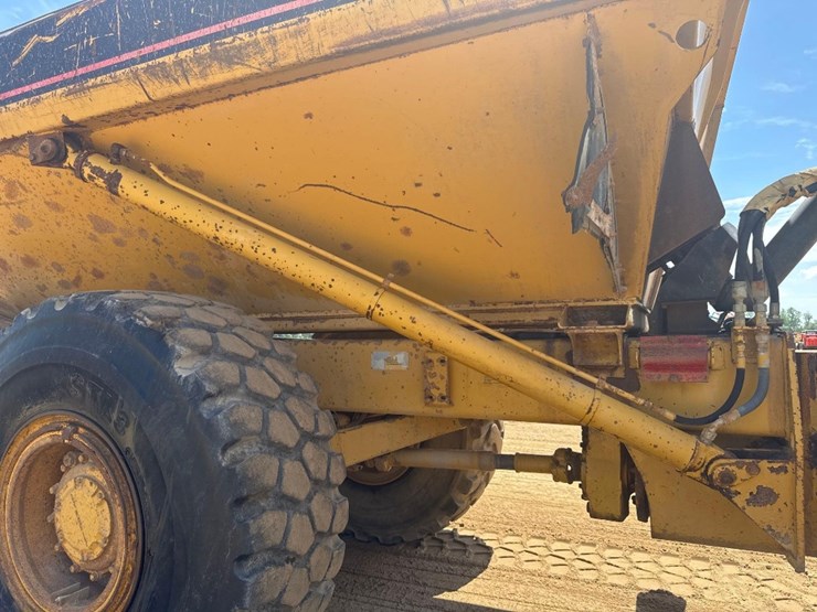 1998-caterpillar-d250e-image-21