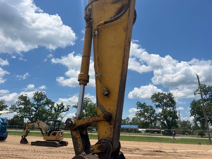 2006-caterpillar-330dl-image-13