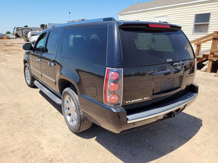 2013-gmc-yukon-xl-image-4