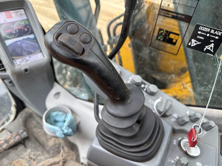 2023-deere-135g-image-34