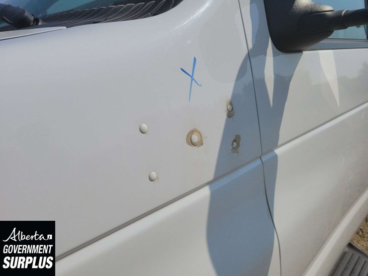 2014-ford-cargo-image-28