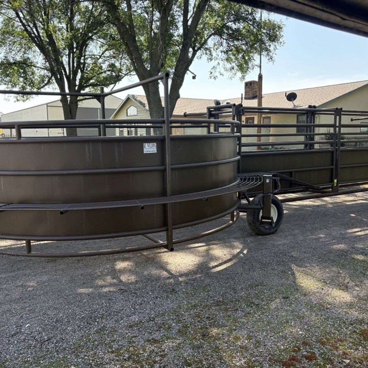 BZ Welding Portable Cattle Tub/Alley, Adjustable Width Alley, Slide Gates on both ends of alley, Tub