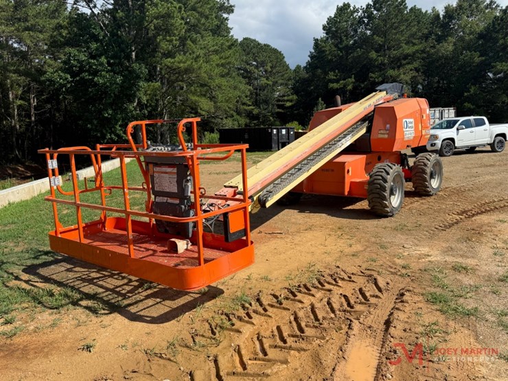 2015-jlg-600s-image-2