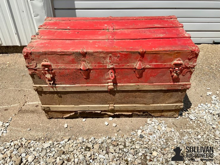 antique-trunk-image-2