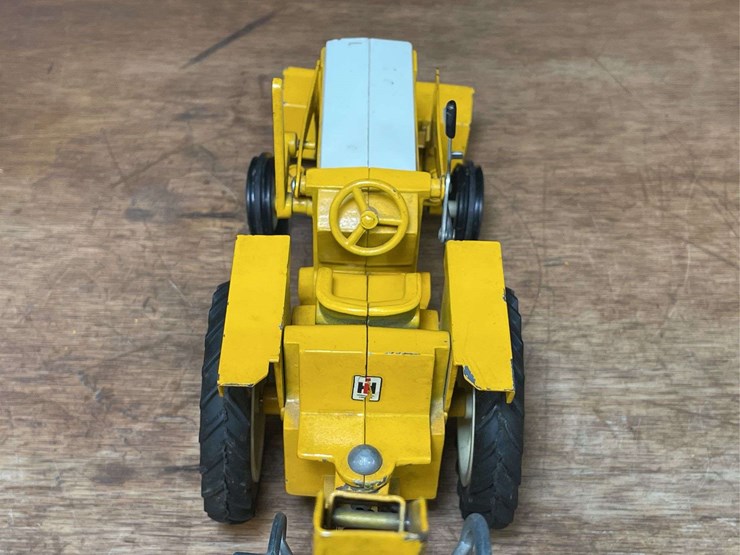 1/16-ih-3444-backhoe-ertl-image-5