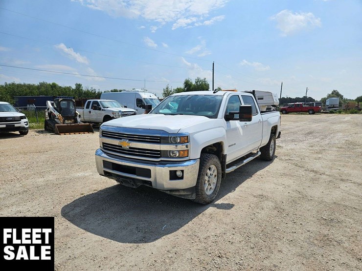 2015-chevrolet-silverado-3500hd-image-1