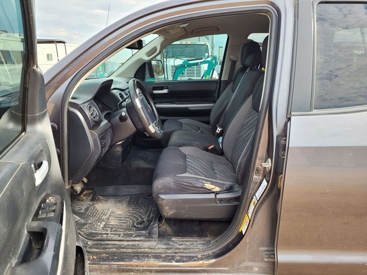 2019-toyota-tundra-sr5-image-8