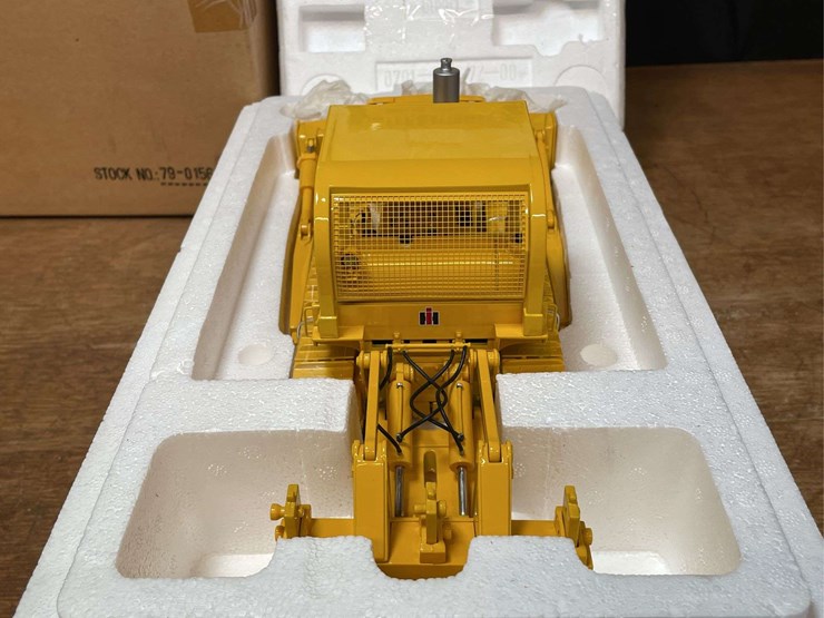 1/25-ih-td-25-crawler-nib-1st-gear-image-6