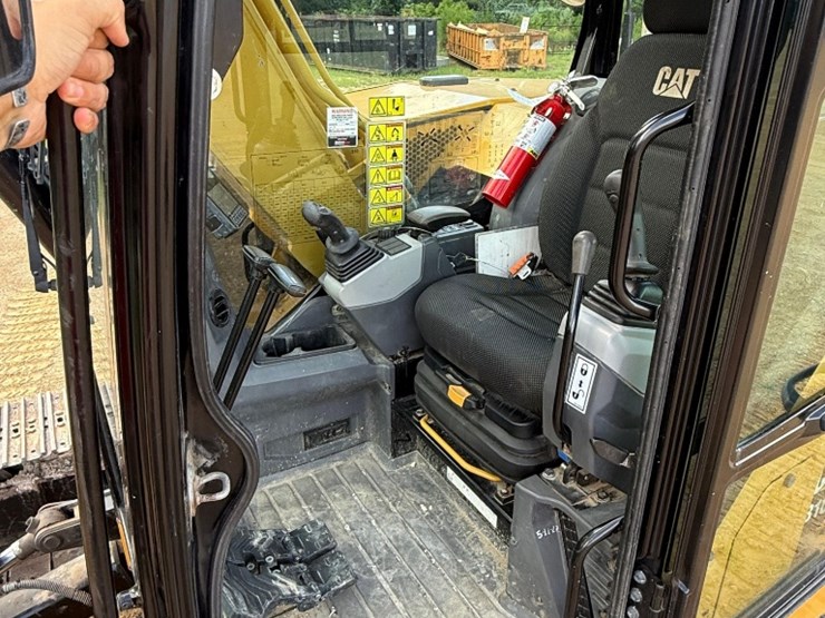 2019-caterpillar-310-image-28