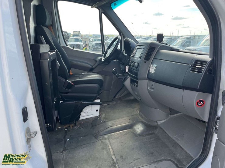 2016-mercedes-benz-sprinter-2500-image-15