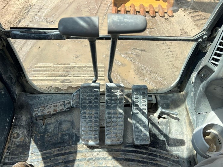 2012-deere-350g-lc-image-42