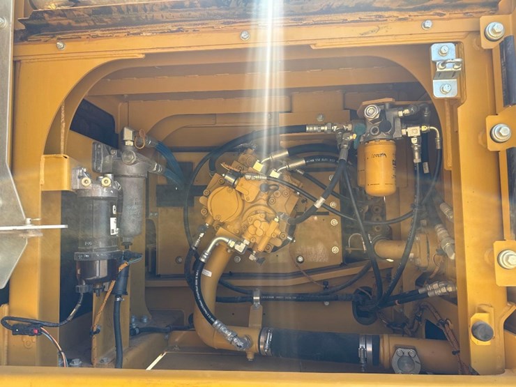 2019-caterpillar-326fl-image-18