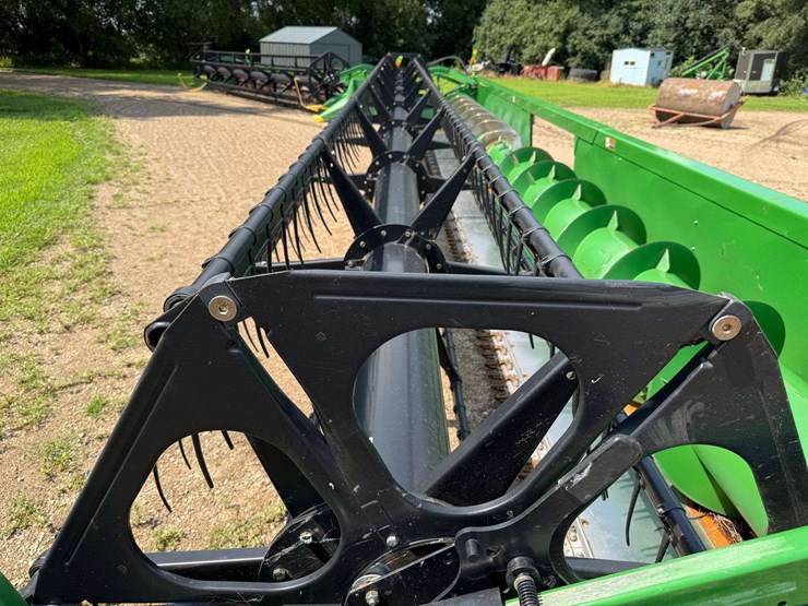 2011-john-deere-635f-image-9