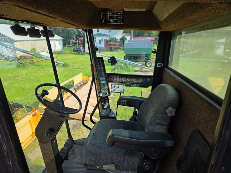 new-holland-tr87-image-40