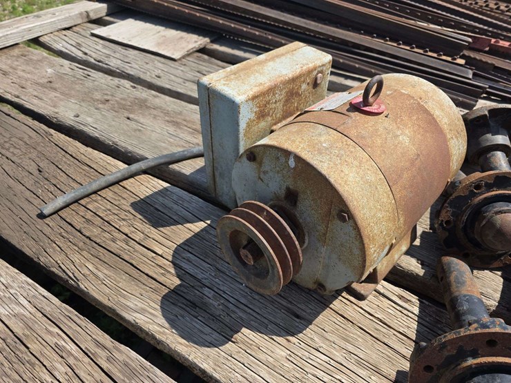 misc-turn-buckles,-hubs,-and-7hp-electric-motor-image-3