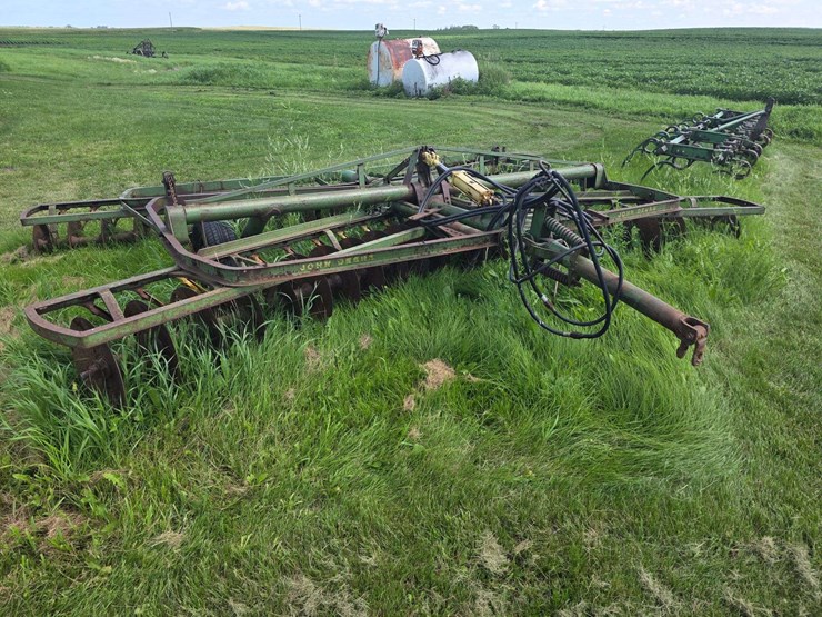 john-deere-15-image-1