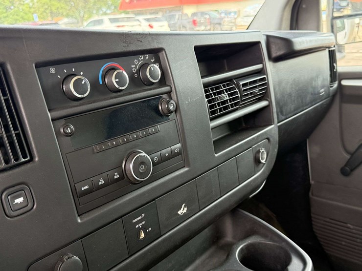 2009-chevrolet-express-3500-image-28