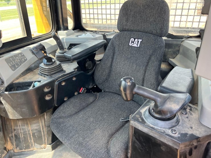 2019-caterpillar-d6t-lgp-image-30