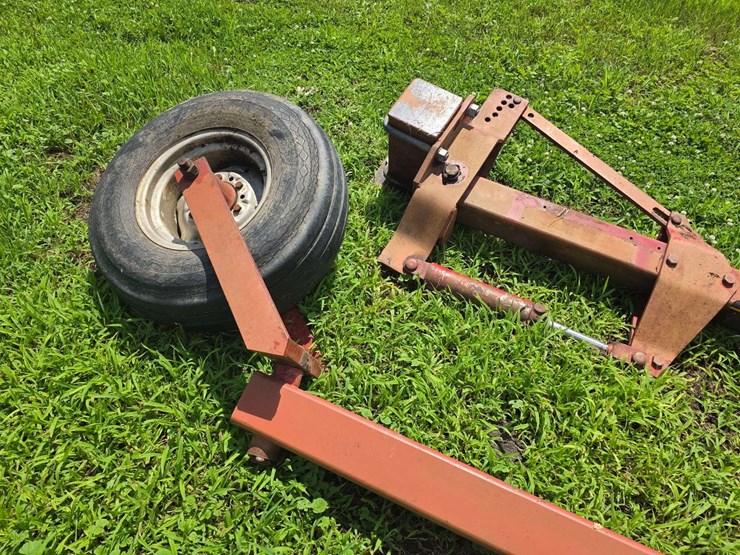 (2)-lift-assist-arms-with-9.5l-14-tires-and-cylinders,-off-no-till-drill,-buying-both-for-one-money-image-8