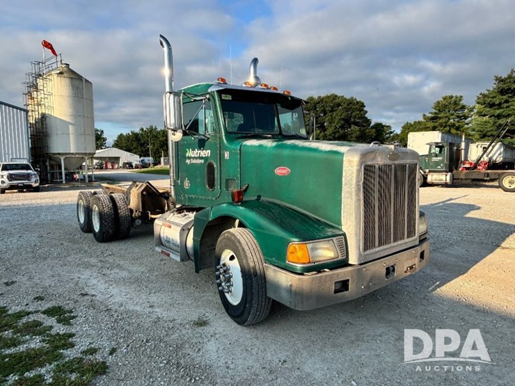 1993-peterbilt-377-image-1